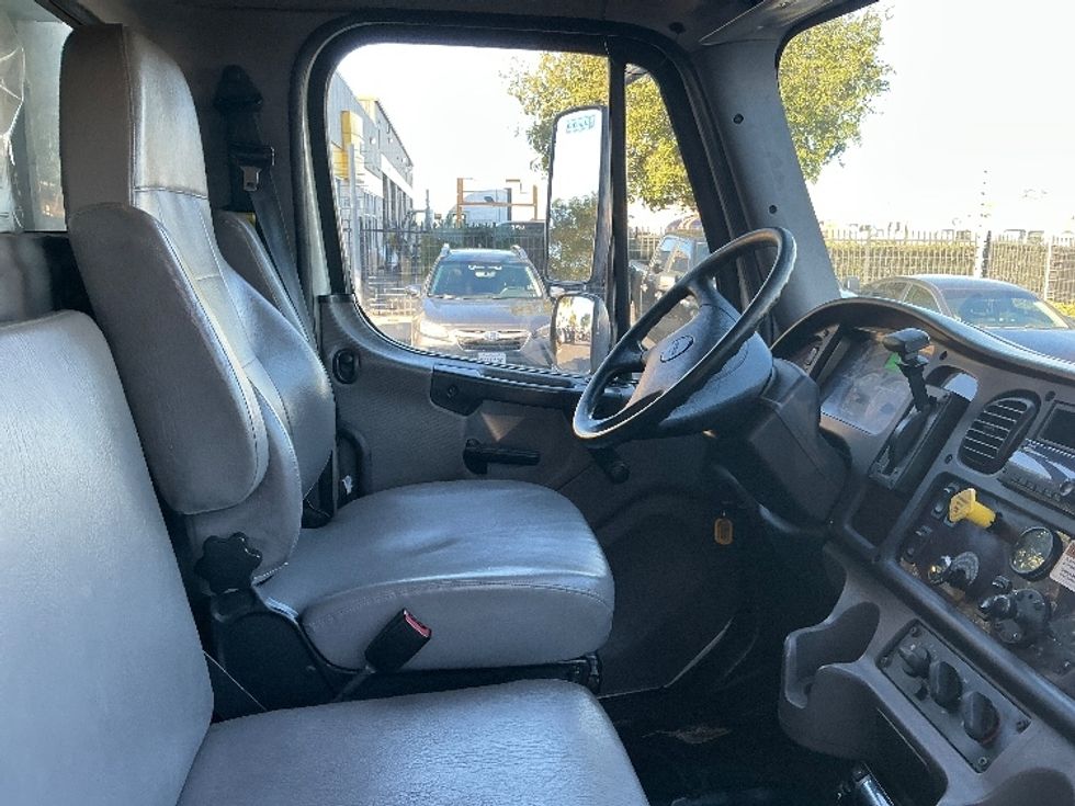 Refrigerated Truck-Light and Medium Duty Trucks-Freightliner-2020-M2-Sacramento-CA-273,309\n\t\tmiles-$ 45,750 - Image 22