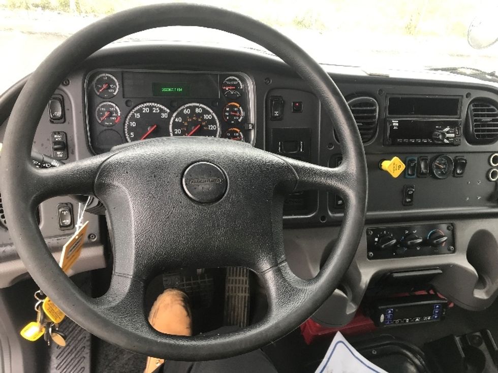 Refrigerated Truck-Light and Medium Duty Trucks-Freightliner-2020-M2-Saint Laurent-PQ-181,994\n\t\tkm-$ 80,000 - Image 18