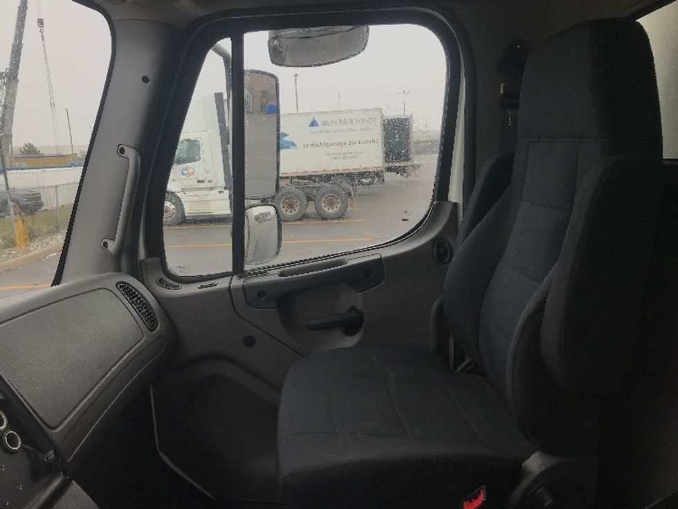 Refrigerated Truck-Light and Medium Duty Trucks-Freightliner-2020-M2-Saint Laurent-PQ-181,994\n\t\tkm-$ 80,000 - Image 19