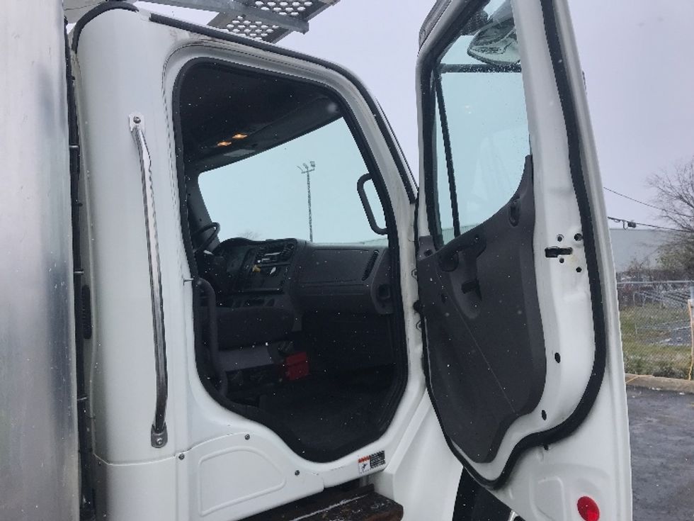 Refrigerated Truck-Light and Medium Duty Trucks-Freightliner-2020-M2-Saint Laurent-PQ-181,994\n\t\tkm-$ 80,000 - Image 20