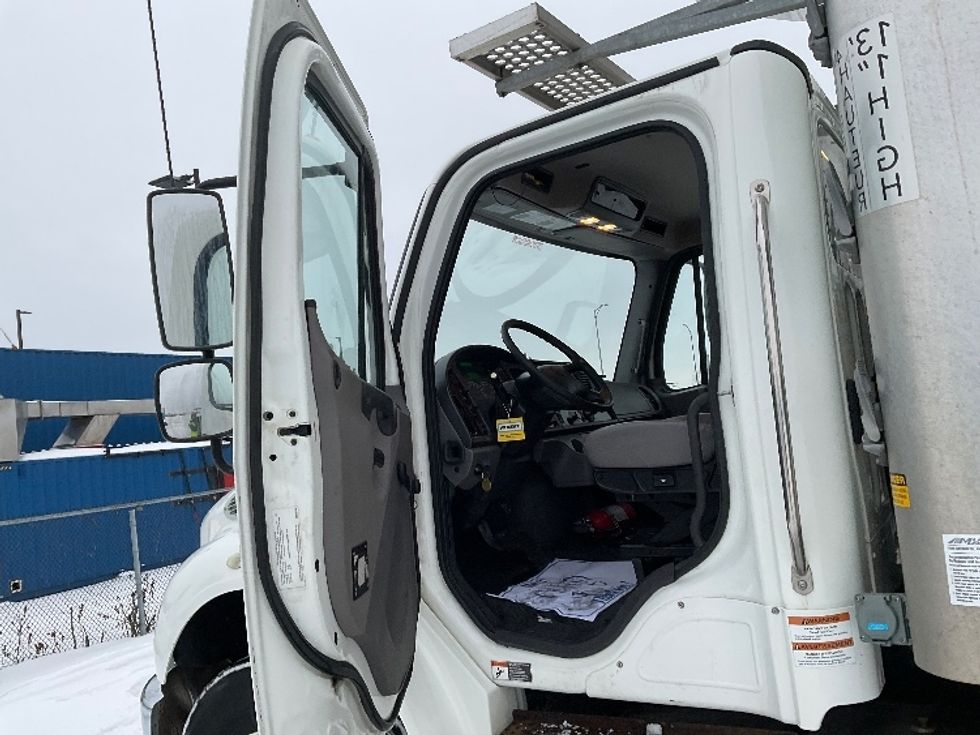 Refrigerated Truck-Light and Medium Duty Trucks-Freightliner-2020-M2-Saint Laurent-PQ-261,369\n\t\tkm-$ 72,250 - Image 16