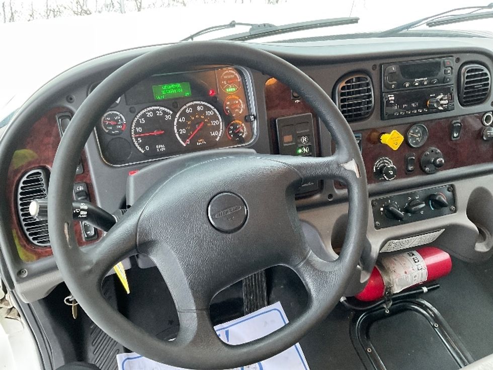 Refrigerated Truck-Light and Medium Duty Trucks-Freightliner-2020-M2-Saint Laurent-PQ-261,369\n\t\tkm-$ 72,250 - Image 17