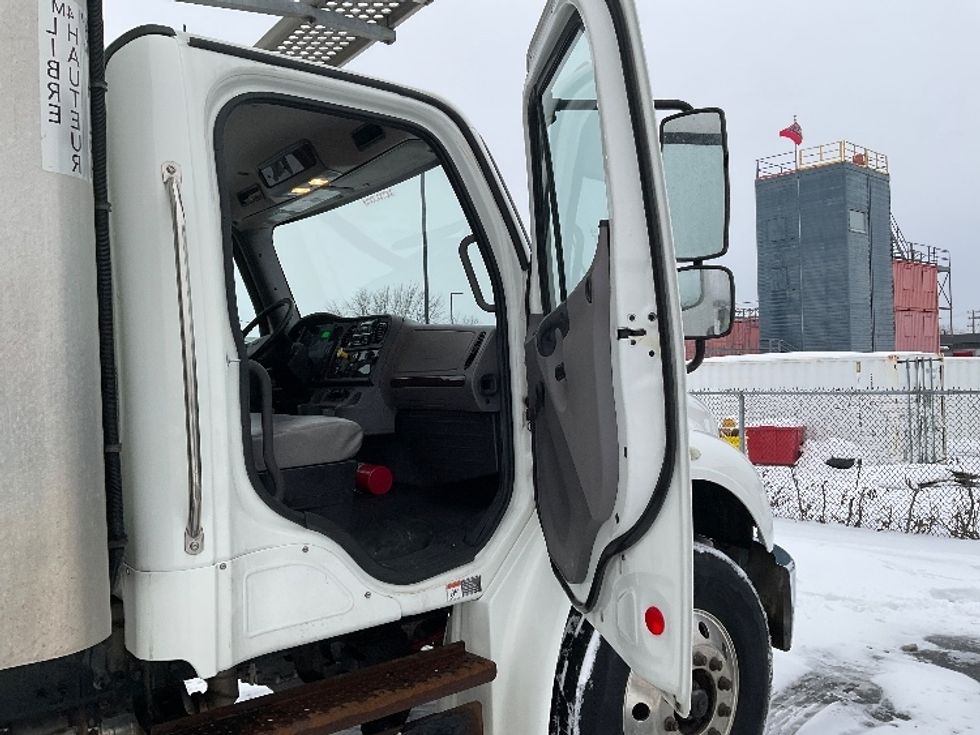 Refrigerated Truck-Light and Medium Duty Trucks-Freightliner-2020-M2-Saint Laurent-PQ-261,369\n\t\tkm-$ 72,250 - Image 20