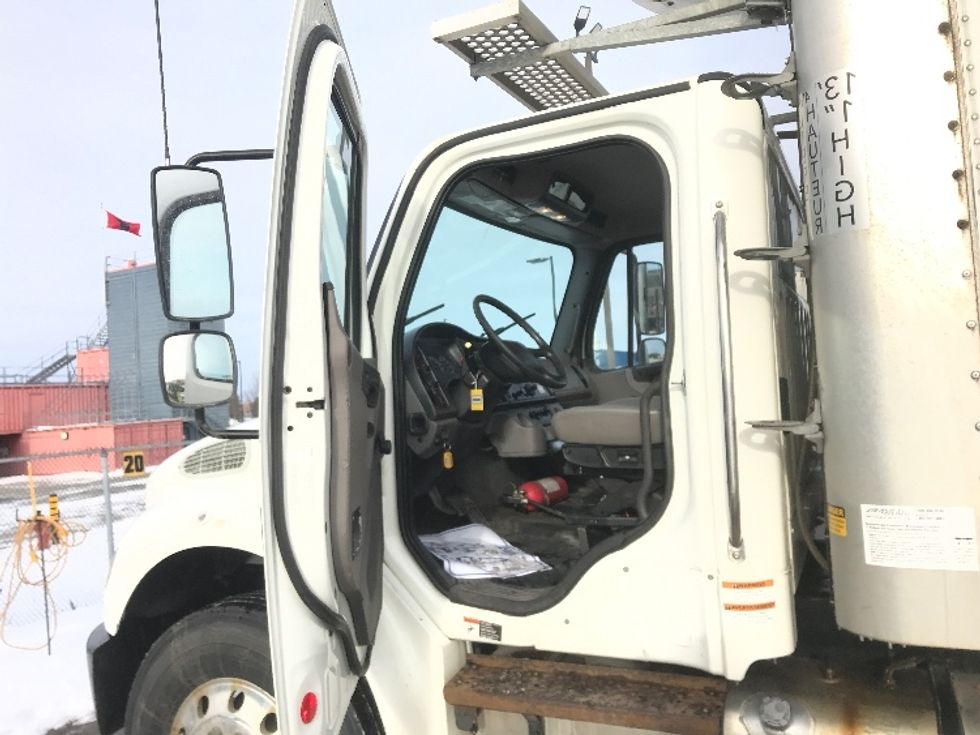 Refrigerated Truck-Light and Medium Duty Trucks-Freightliner-2020-M2-Saint Laurent-PQ-291,438\n\t\tkm-$ 66,500 - Image 16