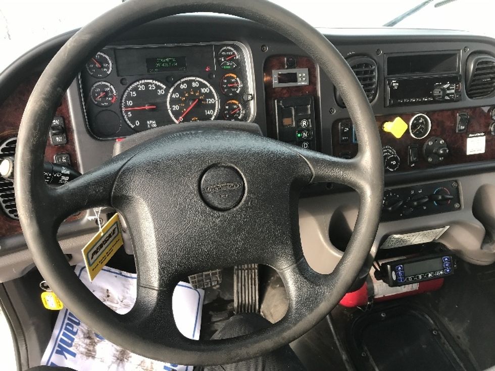 Refrigerated Truck-Light and Medium Duty Trucks-Freightliner-2020-M2-Saint Laurent-PQ-291,438\n\t\tkm-$ 66,500 - Image 17