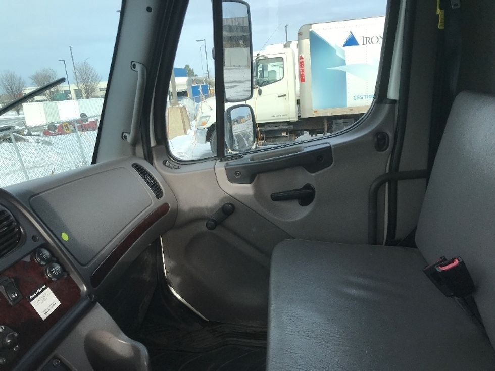 Refrigerated Truck-Light and Medium Duty Trucks-Freightliner-2020-M2-Saint Laurent-PQ-291,438\n\t\tkm-$ 66,500 - Image 19