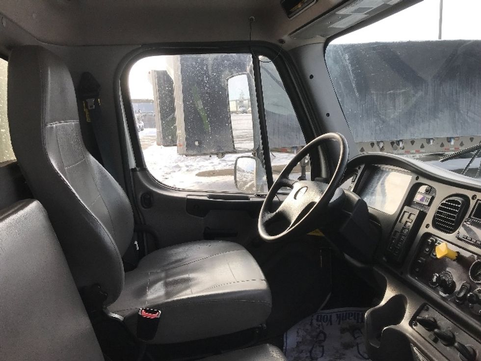 Refrigerated Truck-Light and Medium Duty Trucks-Freightliner-2020-M2-Saint Laurent-PQ-291,438\n\t\tkm-$ 66,500 - Image 22