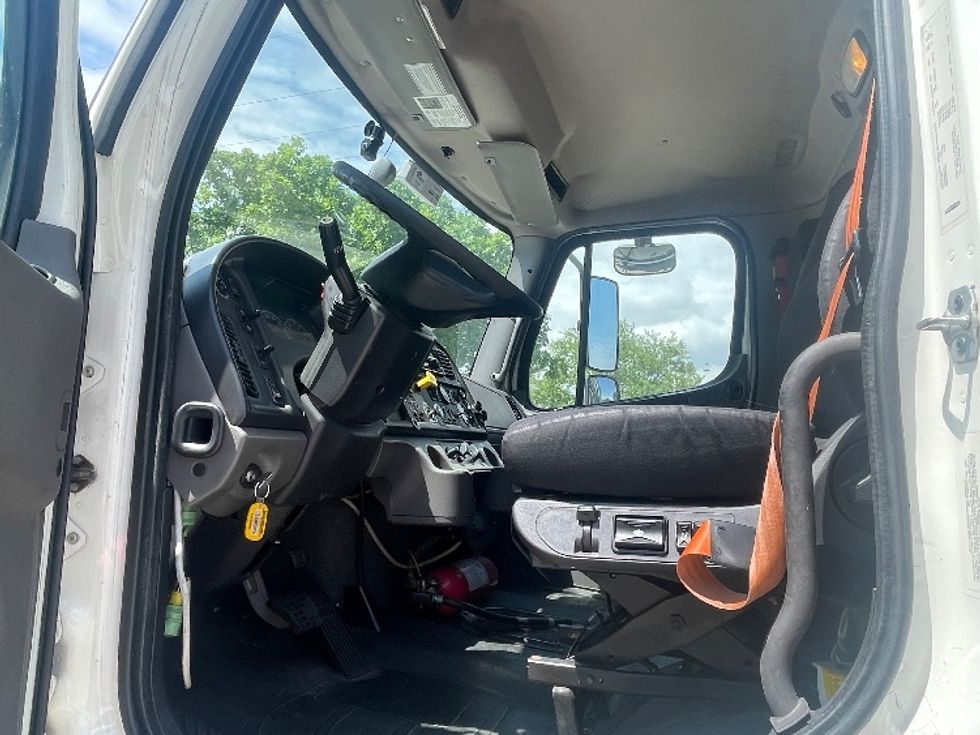 Refrigerated Truck-Light and Medium Duty Trucks-Freightliner-2020-M2-San Antonio-TX-167,316\n\t\tmiles-$ 61,250 - Image 16