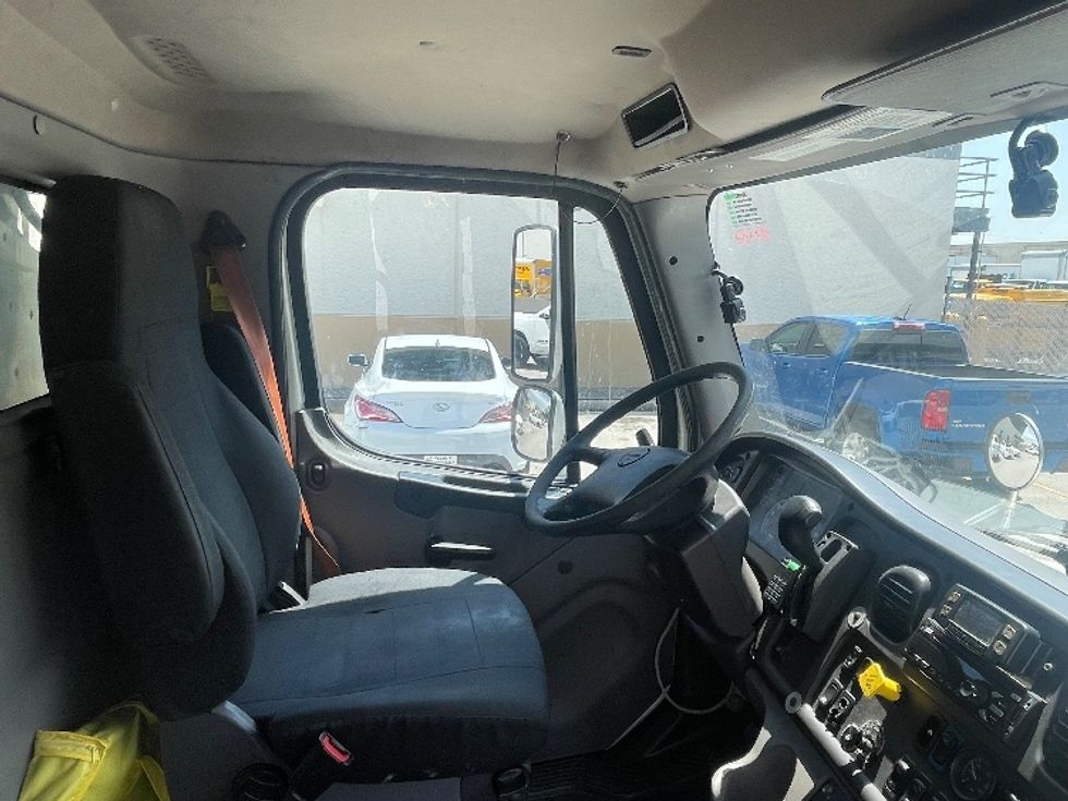 Refrigerated Truck-Light and Medium Duty Trucks-Freightliner-2020-M2-San Antonio-TX-167,316\n\t\tmiles-$ 61,250 - Image 21