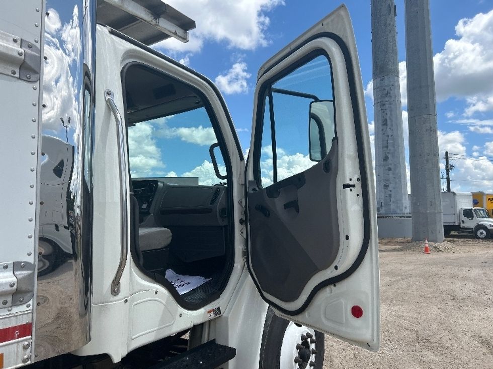 Refrigerated Truck-Light and Medium Duty Trucks-Freightliner-2020-M2-San Antonio-TX-175,312\n\t\tmiles-$ 64,000 - Image 20
