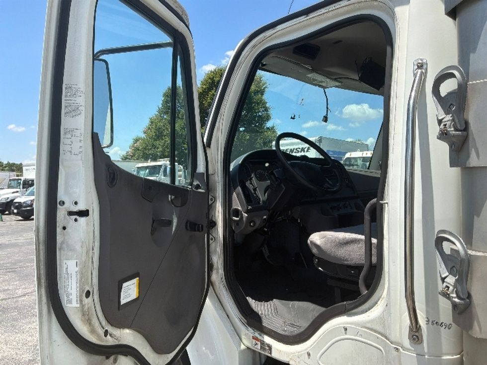 Refrigerated Truck-Light and Medium Duty Trucks-Freightliner-2020-M2-San Antonio-TX-180,184\n\t\tmiles-$ 51,500 - Image 16
