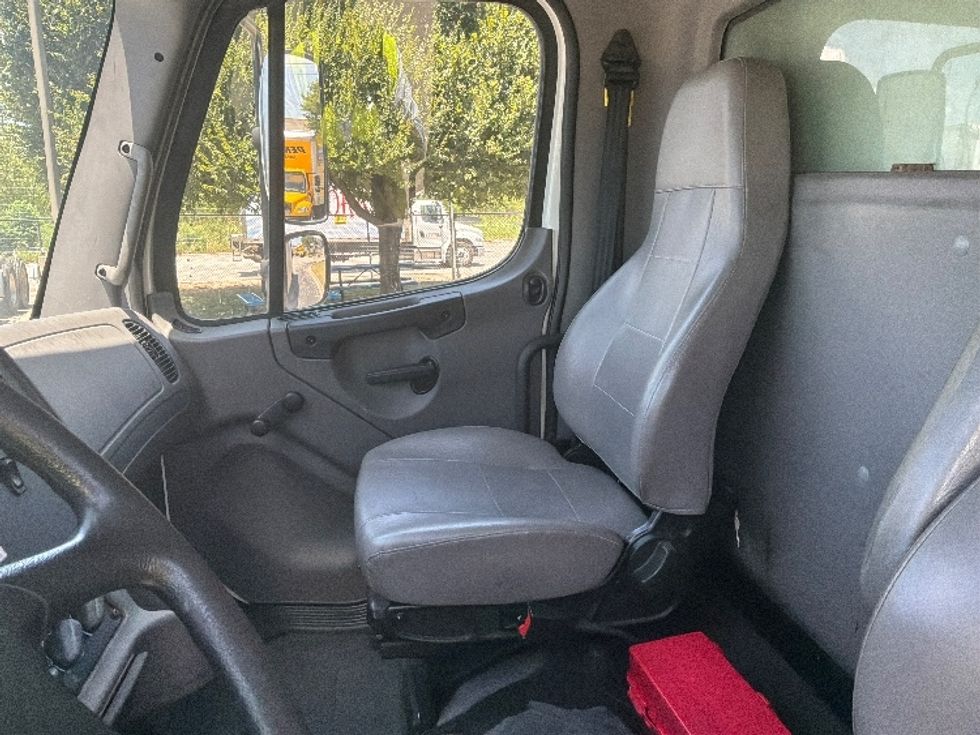 Refrigerated Truck-Light and Medium Duty Trucks-Freightliner-2020-M2-San Antonio-TX-180,184\n\t\tmiles-$ 51,500 - Image 19
