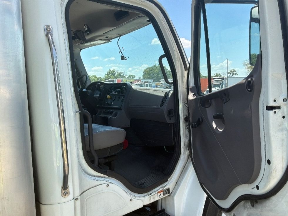 Refrigerated Truck-Light and Medium Duty Trucks-Freightliner-2020-M2-San Antonio-TX-180,184\n\t\tmiles-$ 51,500 - Image 20