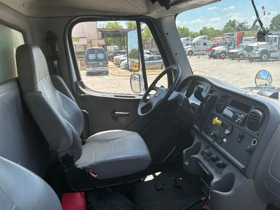 Refrigerated Truck-Light and Medium Duty Trucks-Freightliner-2020-M2-San Antonio-TX-180,184\n\t\tmiles-$ 51,500 - Image 22