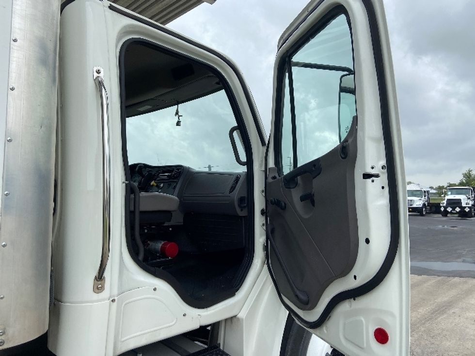 Refrigerated Truck-Light and Medium Duty Trucks-Freightliner-2020-M2-San Antonio-TX-180,802\n\t\tmiles-$ 55,250 - Image 20