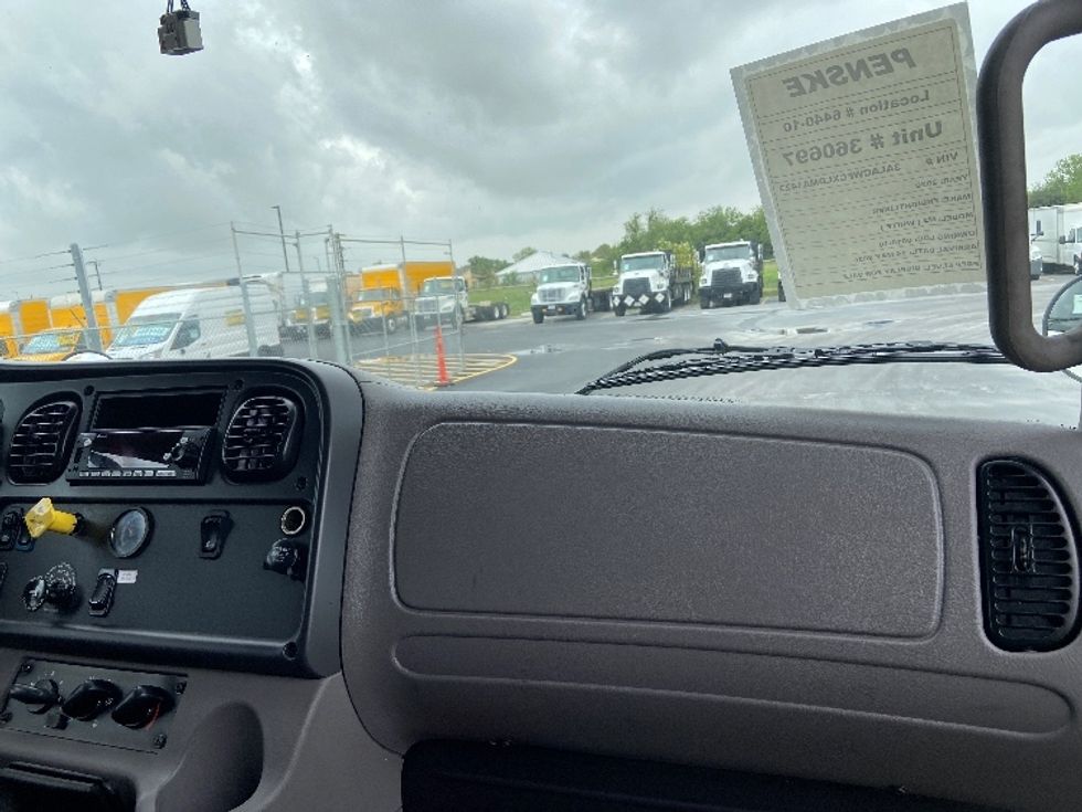 Refrigerated Truck-Light and Medium Duty Trucks-Freightliner-2020-M2-San Antonio-TX-180,802\n\t\tmiles-$ 55,250 - Image 21