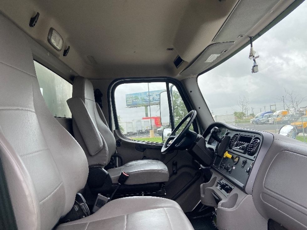 Refrigerated Truck-Light and Medium Duty Trucks-Freightliner-2020-M2-San Antonio-TX-180,802\n\t\tmiles-$ 55,250 - Image 22