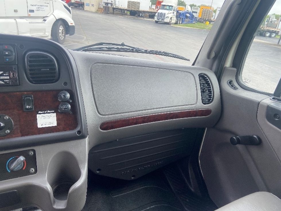 Refrigerated Truck-Light and Medium Duty Trucks-Freightliner-2020-M2-San Antonio-TX-222,361\n\t\tmiles-$ 57,000 - Image 21