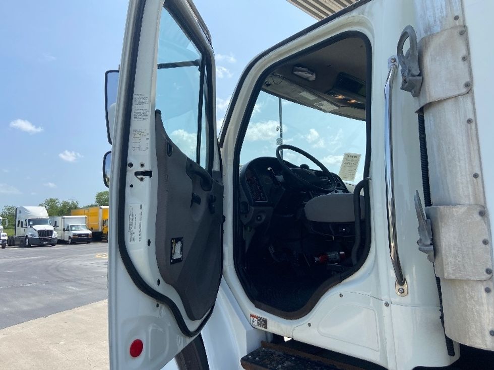 Refrigerated Truck-Light and Medium Duty Trucks-Freightliner-2020-M2-San Antonio-TX-233,235\n\t\tmiles-$ 45,000 - Image 16