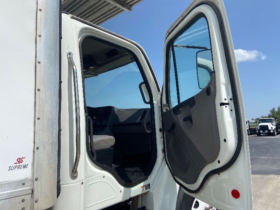Refrigerated Truck-Light and Medium Duty Trucks-Freightliner-2020-M2-San Antonio-TX-233,235\n\t\tmiles-$ 45,000 - Image 20