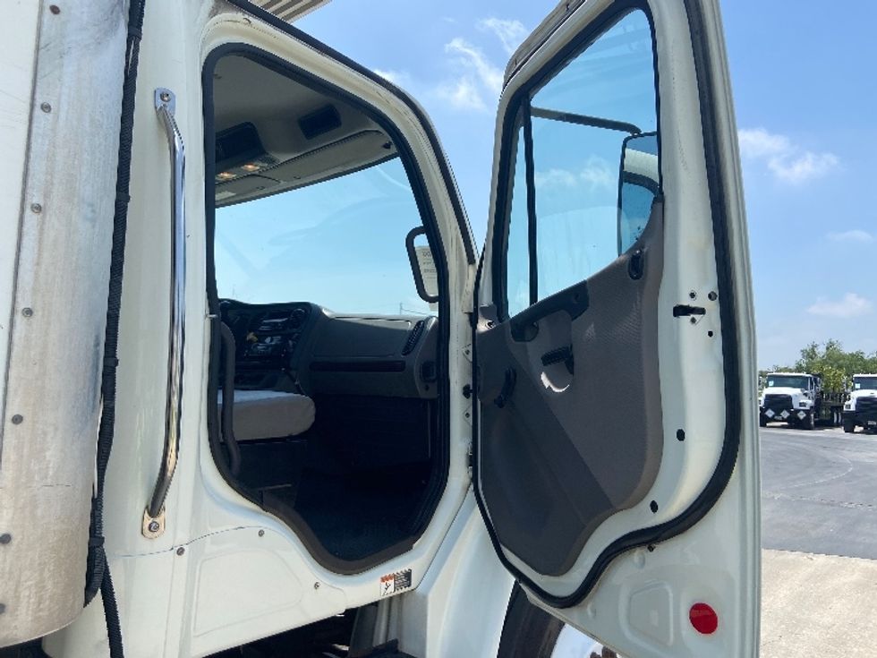 Refrigerated Truck-Light and Medium Duty Trucks-Freightliner-2020-M2-San Antonio-TX-233,788\n\t\tmiles-$ 41,000 - Image 20