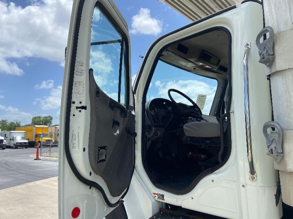 Refrigerated Truck-Light and Medium Duty Trucks-Freightliner-2020-M2-San Antonio-TX-238,142\n\t\tmiles-$ 44,500 - Image 15