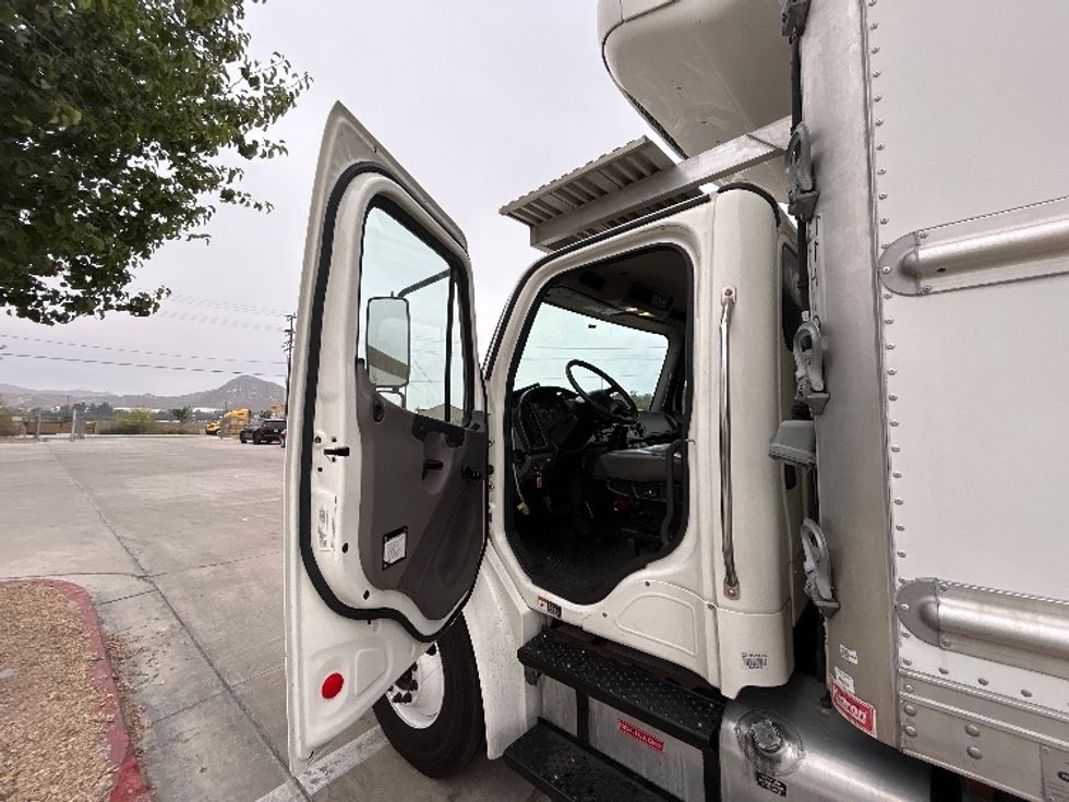Refrigerated Truck-Light and Medium Duty Trucks-Freightliner-2020-M2-San Diego-CA-108,884\n\t\tmiles-$ 68,500 - Image 16