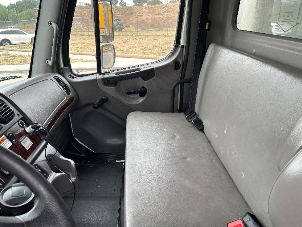 Refrigerated Truck-Light and Medium Duty Trucks-Freightliner-2020-M2-San Diego-CA-108,884\n\t\tmiles-$ 68,500 - Image 19