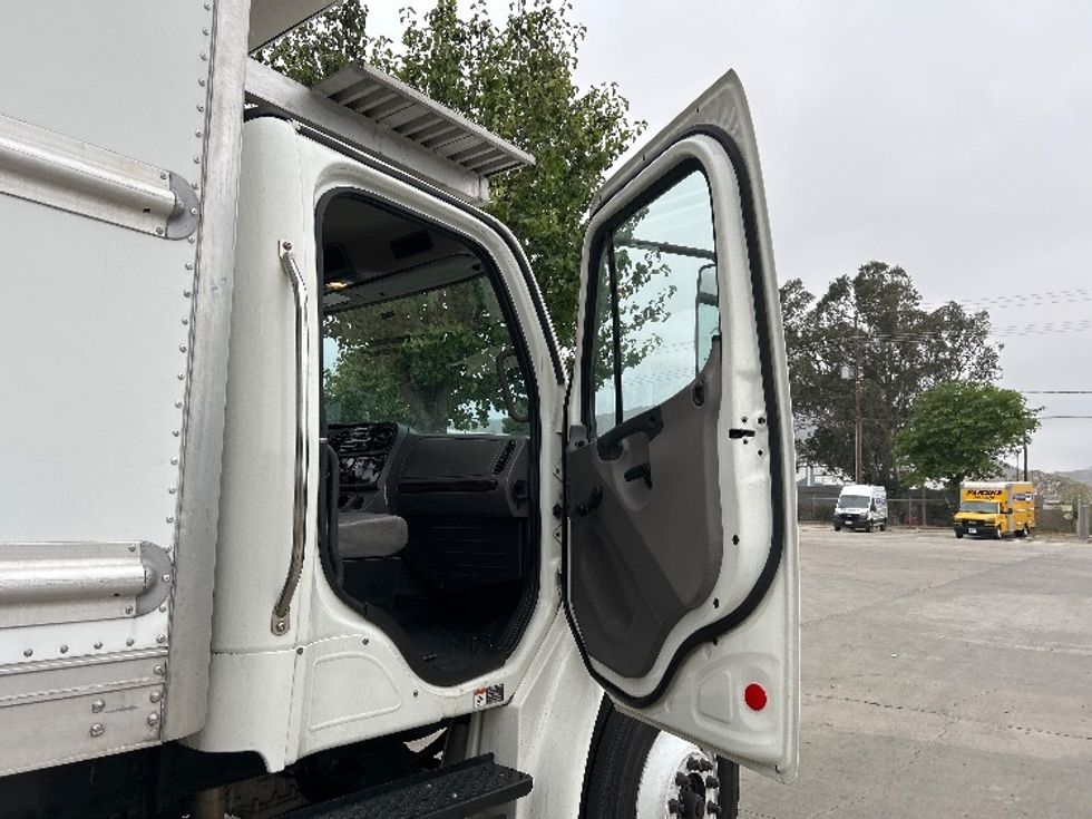 Refrigerated Truck-Light and Medium Duty Trucks-Freightliner-2020-M2-San Diego-CA-108,884\n\t\tmiles-$ 68,500 - Image 20