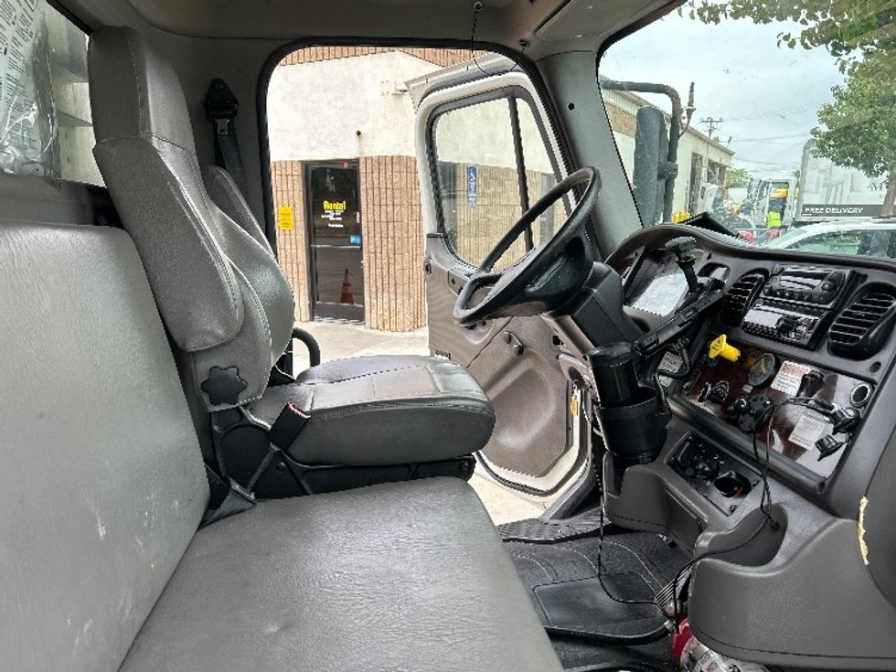 Refrigerated Truck-Light and Medium Duty Trucks-Freightliner-2020-M2-San Diego-CA-108,884\n\t\tmiles-$ 68,500 - Image 22