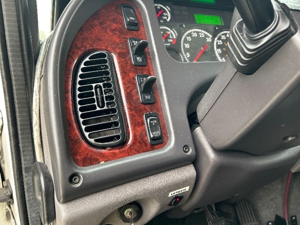 Refrigerated Truck-Light and Medium Duty Trucks-Freightliner-2020-M2-San Diego-CA-108,884\n\t\tmiles-$ 68,500 - Image 25