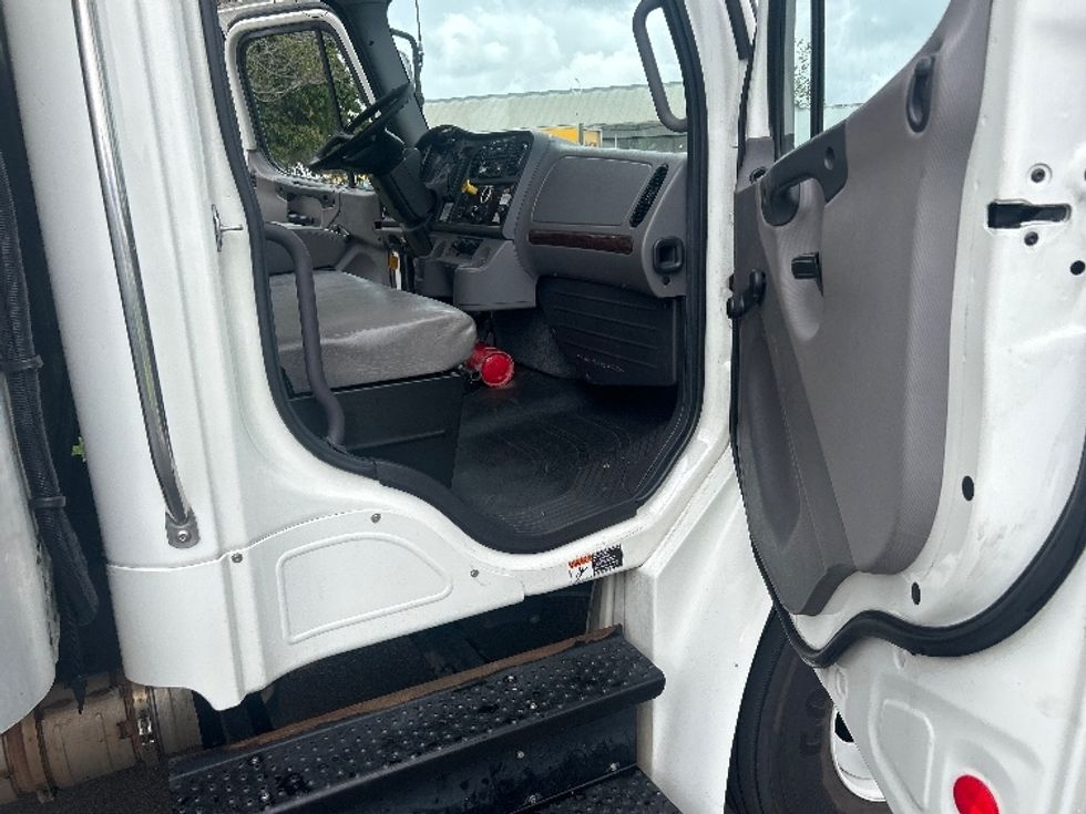 Refrigerated Truck-Light and Medium Duty Trucks-Freightliner-2020-M2-San Diego-CA-164,786\n\t\tmiles-$ 61,750 - Image 20