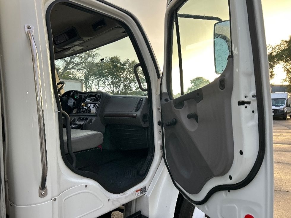Refrigerated Truck-Light and Medium Duty Trucks-Freightliner-2020-M2-Sarasota-FL-244,093\n\t\tmiles-$ 40,000 - Image 20