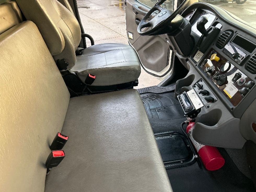 Refrigerated Truck-Light and Medium Duty Trucks-Freightliner-2020-M2-Sarasota-FL-244,093\n\t\tmiles-$ 40,000 - Image 22