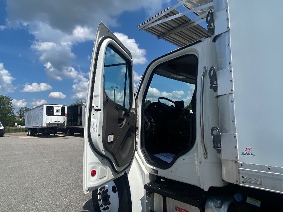 Refrigerated Truck-Light and Medium Duty Trucks-Freightliner-2020-M2-South Bend-IN-179,209\n\t\tmiles-$ 51,000 - Image 16