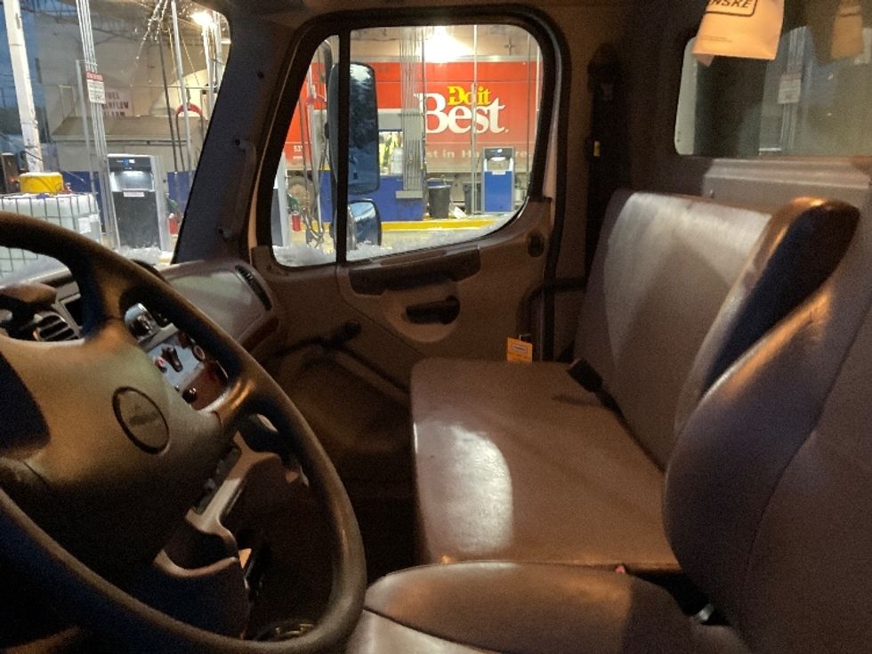 Refrigerated Truck-Light and Medium Duty Trucks-Freightliner-2020-M2-South Portland-ME-171,021\n\t\tmiles-$ 53,500 - Image 17