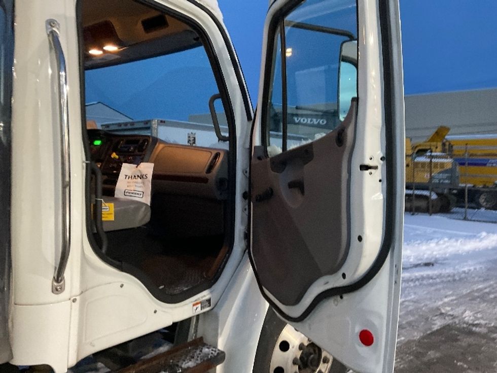 Refrigerated Truck-Light and Medium Duty Trucks-Freightliner-2020-M2-South Portland-ME-171,021\n\t\tmiles-$ 53,500 - Image 18