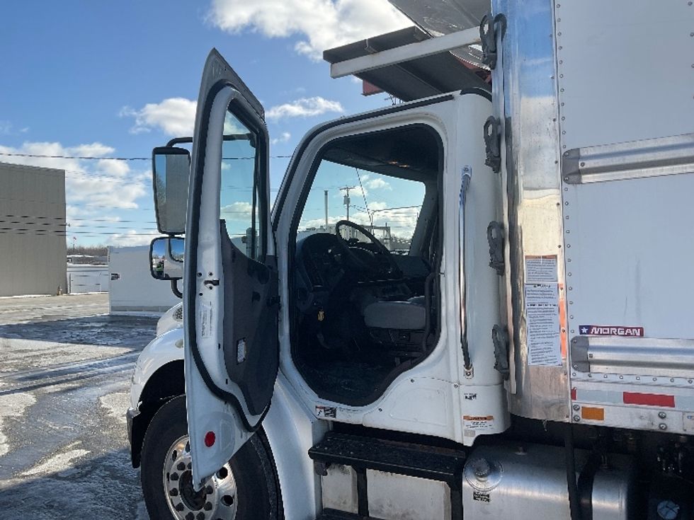 Refrigerated Truck-Light and Medium Duty Trucks-Freightliner-2020-M2-South Portland-ME-171,021\n\t\tmiles-$ 53,500 - Image 23