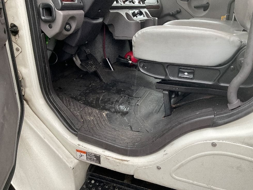 Refrigerated Truck-Light and Medium Duty Trucks-Freightliner-2020-M2-South Portland-ME-171,021\n\t\tmiles-$ 53,500 - Image 9