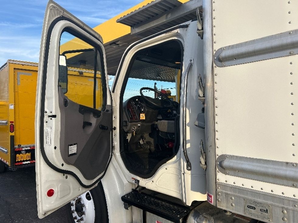 Refrigerated Truck-Light and Medium Duty Trucks-Freightliner-2020-M2-Springfield-MO-137,178\n\t\tmiles-$ 69,250 - Image 16