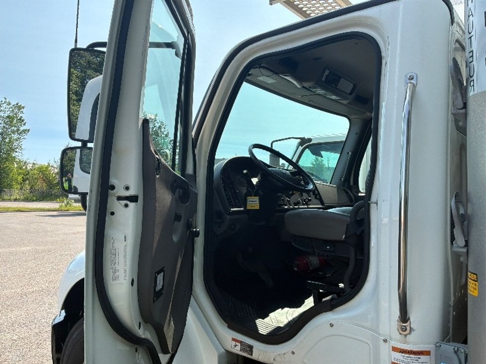 Refrigerated Truck-Light and Medium Duty Trucks-Freightliner-2020-M2-Ste-Foy-PQ-216,343\n\t\tkm-$ 72,000 - Image 16