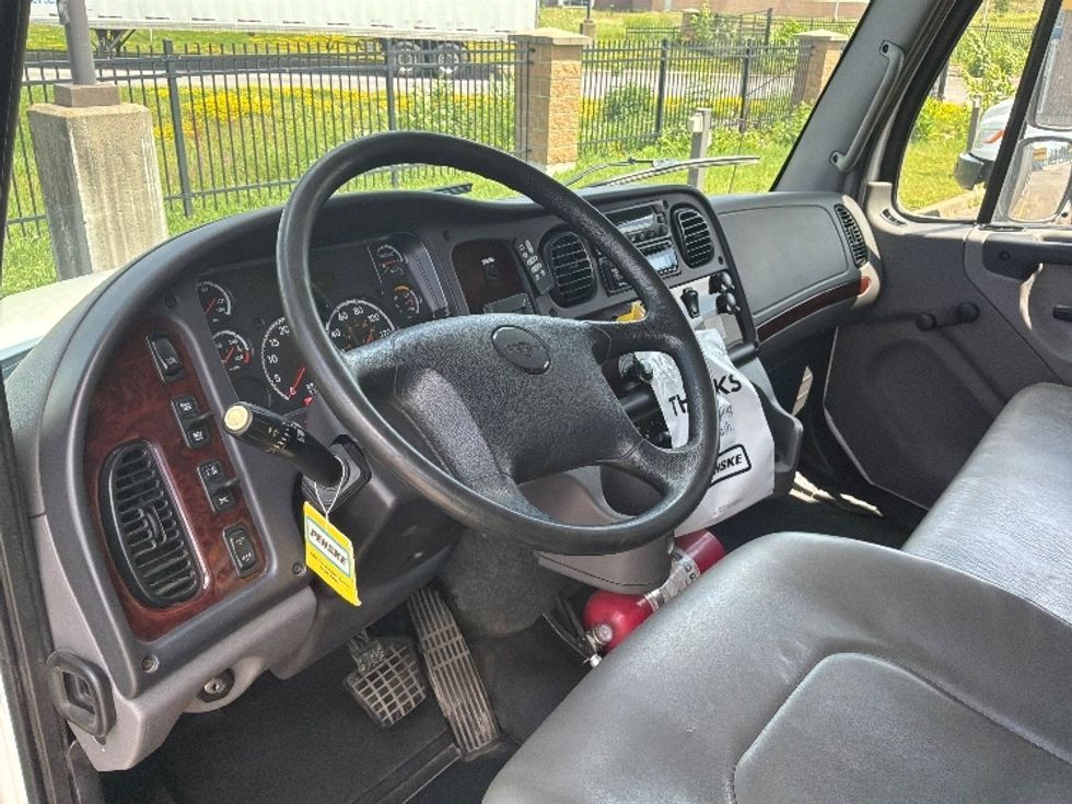 Refrigerated Truck-Light and Medium Duty Trucks-Freightliner-2020-M2-Ste-Foy-PQ-216,343\n\t\tkm-$ 72,000 - Image 17