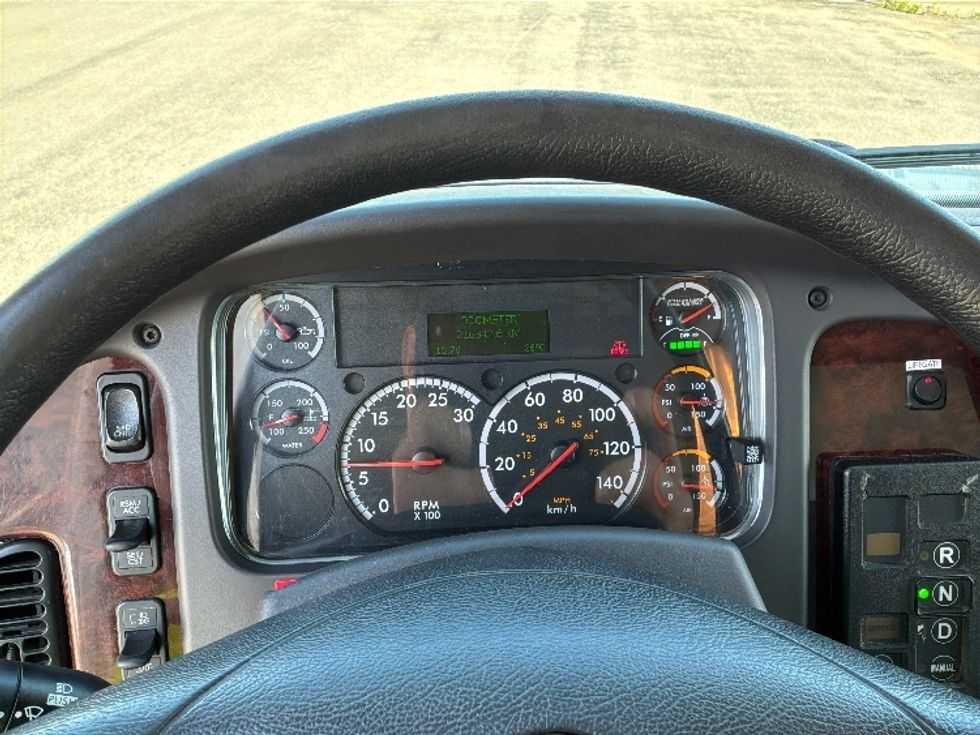Refrigerated Truck-Light and Medium Duty Trucks-Freightliner-2020-M2-Ste-Foy-PQ-216,343\n\t\tkm-$ 72,000 - Image 18