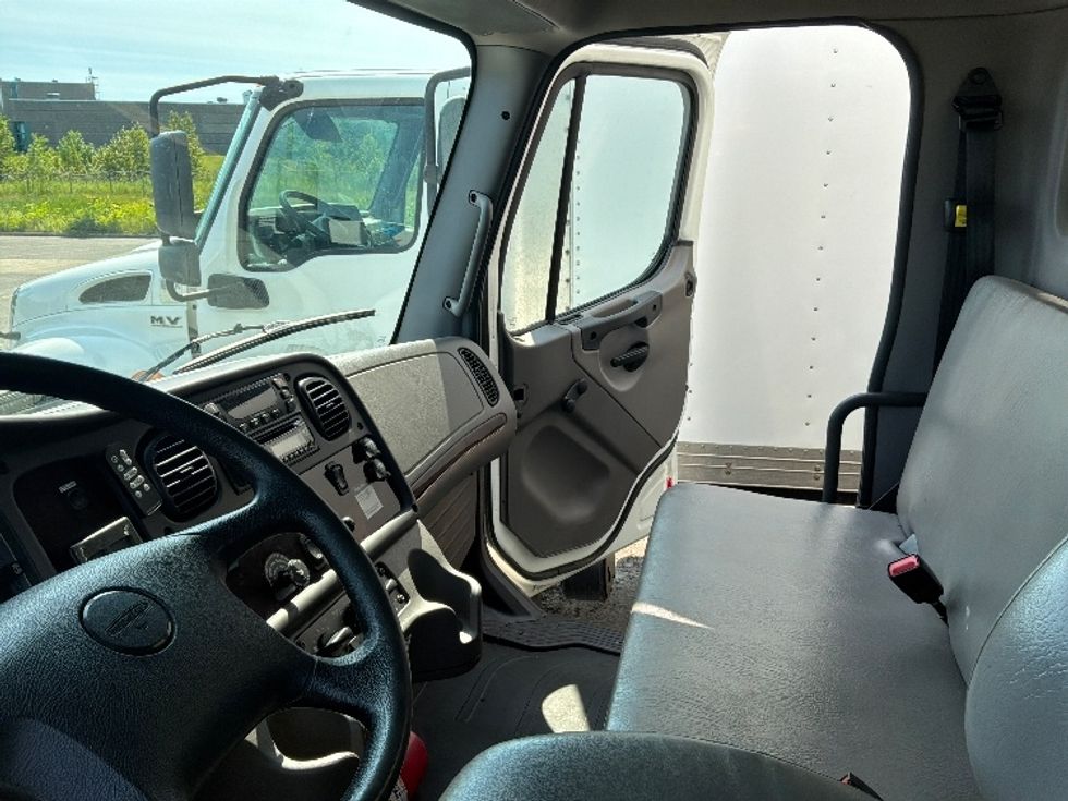 Refrigerated Truck-Light and Medium Duty Trucks-Freightliner-2020-M2-Ste-Foy-PQ-216,343\n\t\tkm-$ 72,000 - Image 19