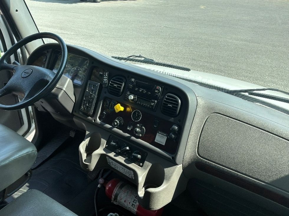 Refrigerated Truck-Light and Medium Duty Trucks-Freightliner-2020-M2-Ste-Foy-PQ-216,343\n\t\tkm-$ 72,000 - Image 21