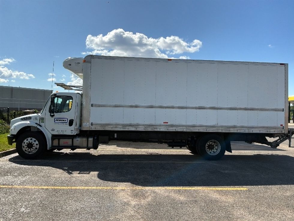 Refrigerated Truck-Light and Medium Duty Trucks-Freightliner-2020-M2-Ste-Foy-PQ-216,343\n\t\tkm-$ 72,000 - Image 4