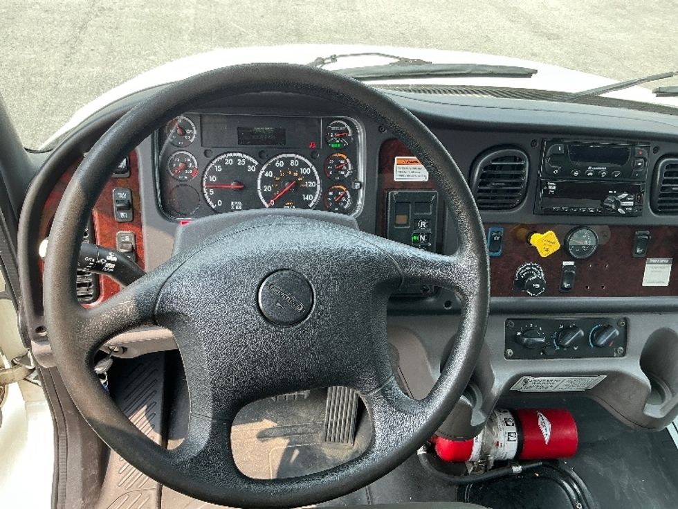 Refrigerated Truck-Light and Medium Duty Trucks-Freightliner-2020-M2-Stoney Creek-ON-237,705\n\t\tkm-$ 70,250 - Image 18