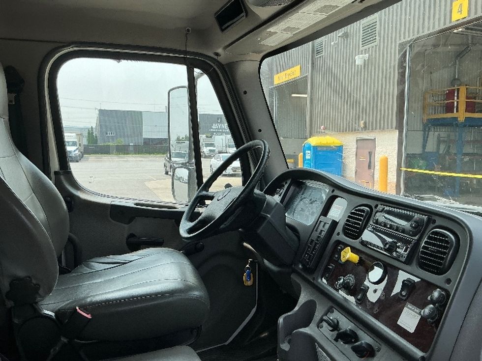 Refrigerated Truck-Light and Medium Duty Trucks-Freightliner-2020-M2-Stoney Creek-ON-237,705\n\t\tkm-$ 70,250 - Image 22
