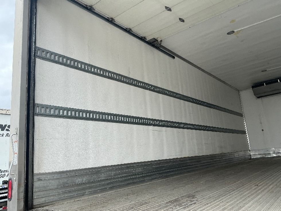 Refrigerated Truck-Light and Medium Duty Trucks-Freightliner-2020-M2-Stoney Creek-ON-256,391\n\t\tkm-$ 70,500 - Image 11
