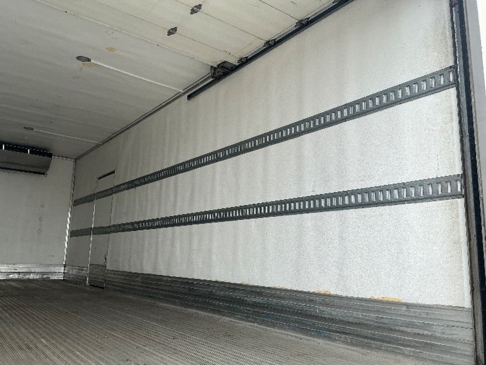 Refrigerated Truck-Light and Medium Duty Trucks-Freightliner-2020-M2-Stoney Creek-ON-256,391\n\t\tkm-$ 70,500 - Image 12